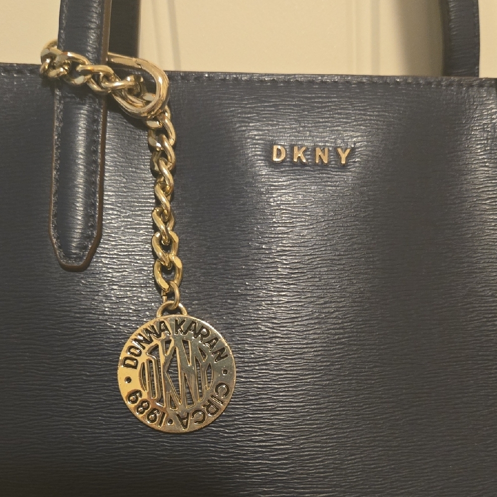 DKNY Bryant Medium Zippered Tote Bag - Picture 2 of 12